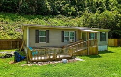 1261 Hartland Road, Clay, WV 25043
