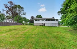 64 Sylvan Ter, North Andover, MA 01845