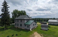 S6837 Crest Road, Hillpoint, WI 53937