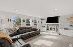 914 W 2600 N, Clinton, UT 84015