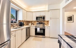 16273 Laurel Dr, Weston, FL 33326