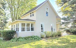 602 E Main St, Rockwell, IA 50469
