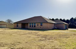 1405 Kings Row, Plainview, TX 79072