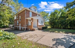 1413 East Avenue, Akron, OH 44307