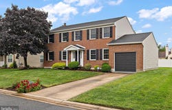 30 LOCHVIEW Drive, BEAR, DE 19701