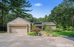 9020 Bailey Drive NE, Ada, MI 49301