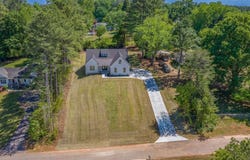 323 Wall Street, Campobello, SC 29322