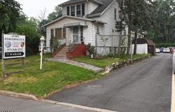81 Wabash Ave, Clifton City, NJ 07011-1632