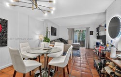 6705 N Kendall Dr, Pinecrest, FL 33156