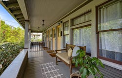 2106 SE MAIN St, Portland, OR 97214