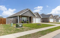 284 Miles Avenue, Gentry, AR 72734