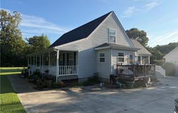 504 Long Point Lane, Topping, VA 23169