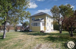 724 N Center Avenue, Hardin, MT 59034