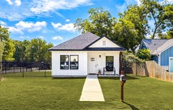 303 Pine Ave, Luling, TX 78648
