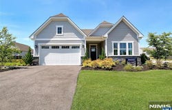 2 Redwood Run, Mansfield, NJ 07865