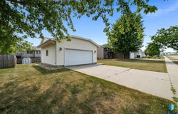 4509 W Oregon St, Sioux Falls, SD 57107