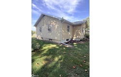 402 W Pleasant Valley Street, Sigourney, IA 52591