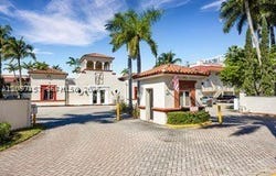 6709 N Kendall Dr, Pinecrest, FL 33156