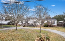 1005 Baumgarten St, Schulenburg, TX 78956