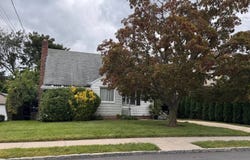 95 Branton Pl, Albertson, NY 11507