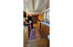 488 WALNUT Ln, Eugene, OR 97401