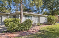1034 SW Crest DR, Topeka, KS 66606