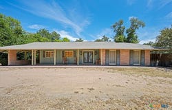 221 E 9th Street, Flatonia, TX 78941