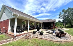602 McCormick Road, plus 56.4 acres, Grenada, MS 38901