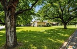 140 Hillcrest Drive, Luling, TX 78648