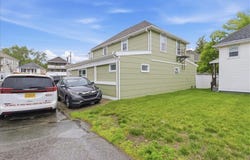 20 Oakton Street, Woonsocket, RI 02895