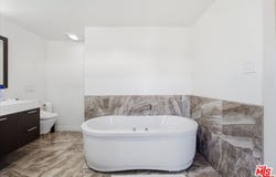 729 S Bronson Ave, Los Angeles, CA 90005