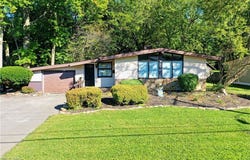 837 Pinecrest Road, Girard, OH 44420