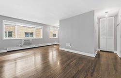 426 W BARRY Avenue, Chicago, IL 60657