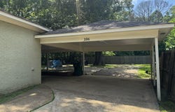 106 Eastwood Dr, Tupelo, MS 38804
