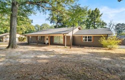 16 Broadmoor Dr, Texarkana, AR 71854