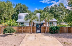 702 Ave C, Carrabelle, FL 32322