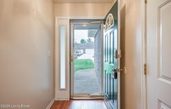 12402 Spring Leaf Ct, Louisville, KY 40229