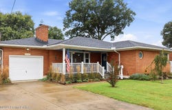 8100 Cedar Brook Dr, Louisville, KY 40219