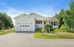 5 Cambridge Drive, Hermon, ME 04401