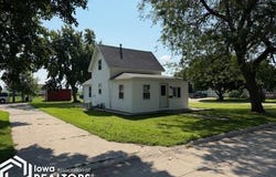 585 6Th Avenue SE, Britt, IA 50423