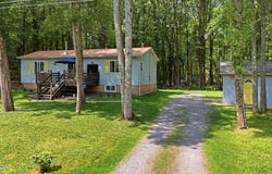 80 Lake Shore Drive, Waymart, PA 18472