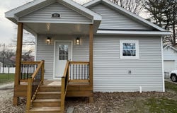 913 Pine Avenue, Alma, MI 48801