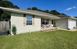 206 Spruce Avenue, Clever, MO 65631
