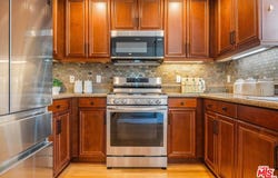 6020 Seabluff Dr, Playa Vista, CA 90094