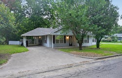 1002 Pine Street, Bonham, TX 75418