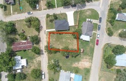 112 Field St, Luling, TX 78648