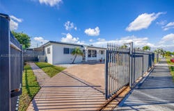 490 W 33rd Pl, Hialeah, FL 33012