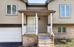 1064 Saul Drive, Hubbard, OH 44425