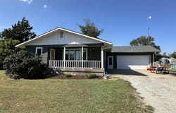 914 Sioux Rd, Lindsborg, KS 67456