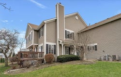 1312 Sandhurst Lane, South Elgin, IL 60177